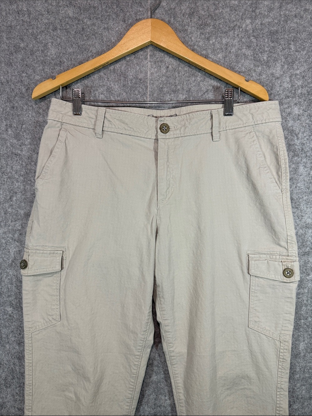 Eddie Bauer Capri Cargo Pants - Womens 12 - Beige Outdoor Hiking Walking - Picture 3 of 11